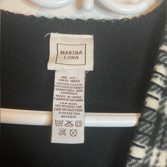 Warm checkered pancho. - Picture 3 of 5